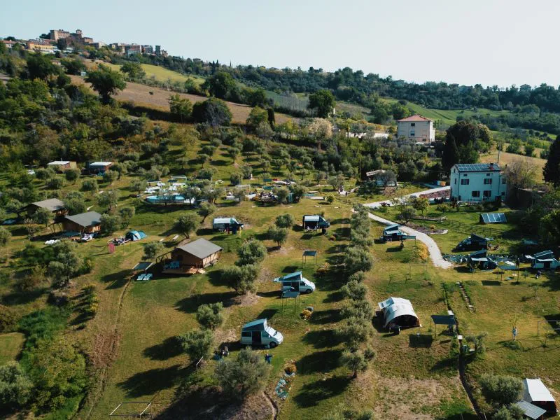 Camping44, een kleinschalige agriturismo-camping in Le Marche met prachtig uitzicht